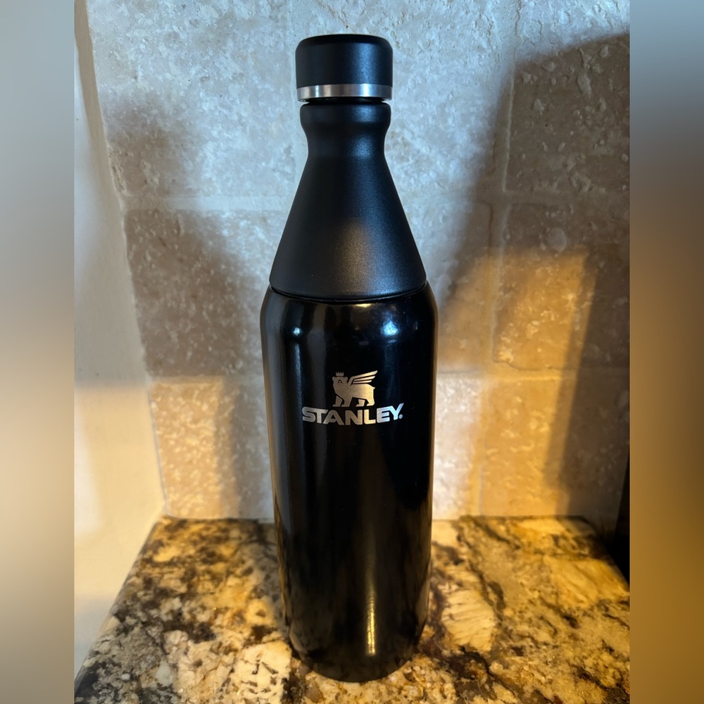 STANLEY.
ALL DAY SLIM BOTTLE 20 oz black
